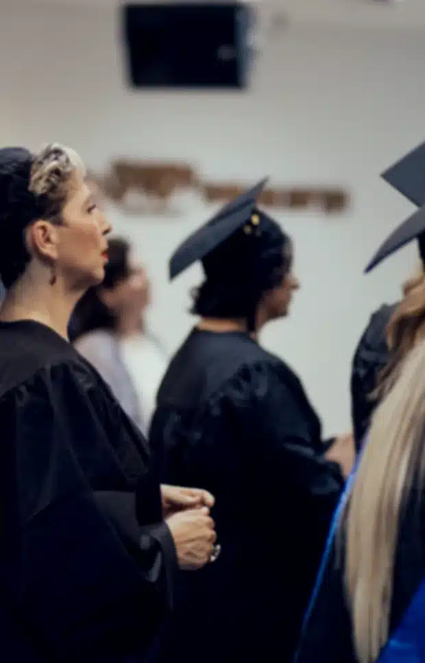 טקס סיום במכללה למקרא